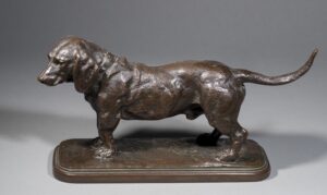 BASSET STANDING (HEAD TURNED TO THE LEFT)