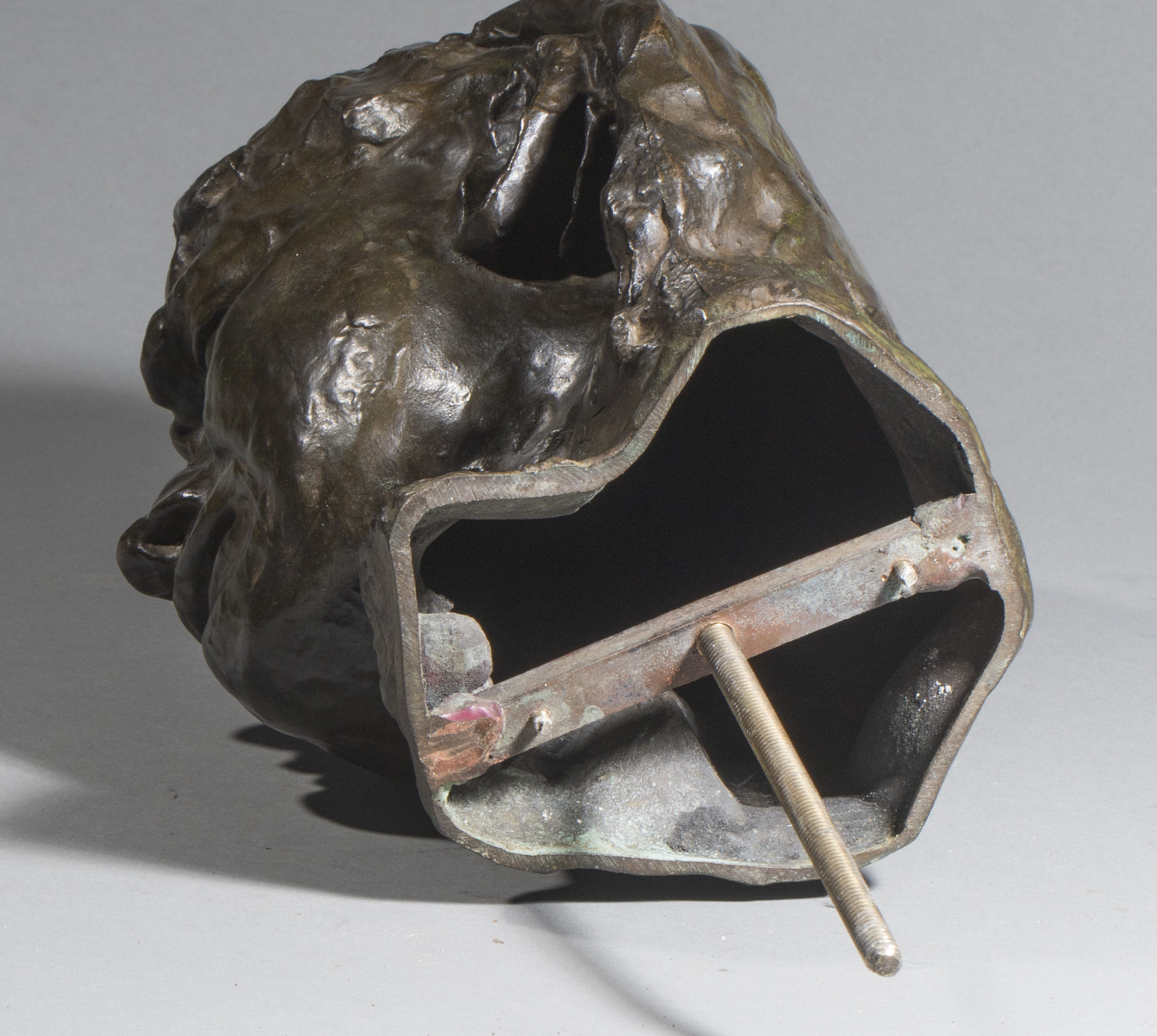 TÊTE DE LA PLEUREUSE, 2ème VERSION (OU VERSION AU COU COUPÉ À MI-HAUTEUR ET À LA CHEVELURE ASSYMÉTRIQUE) – Image 4