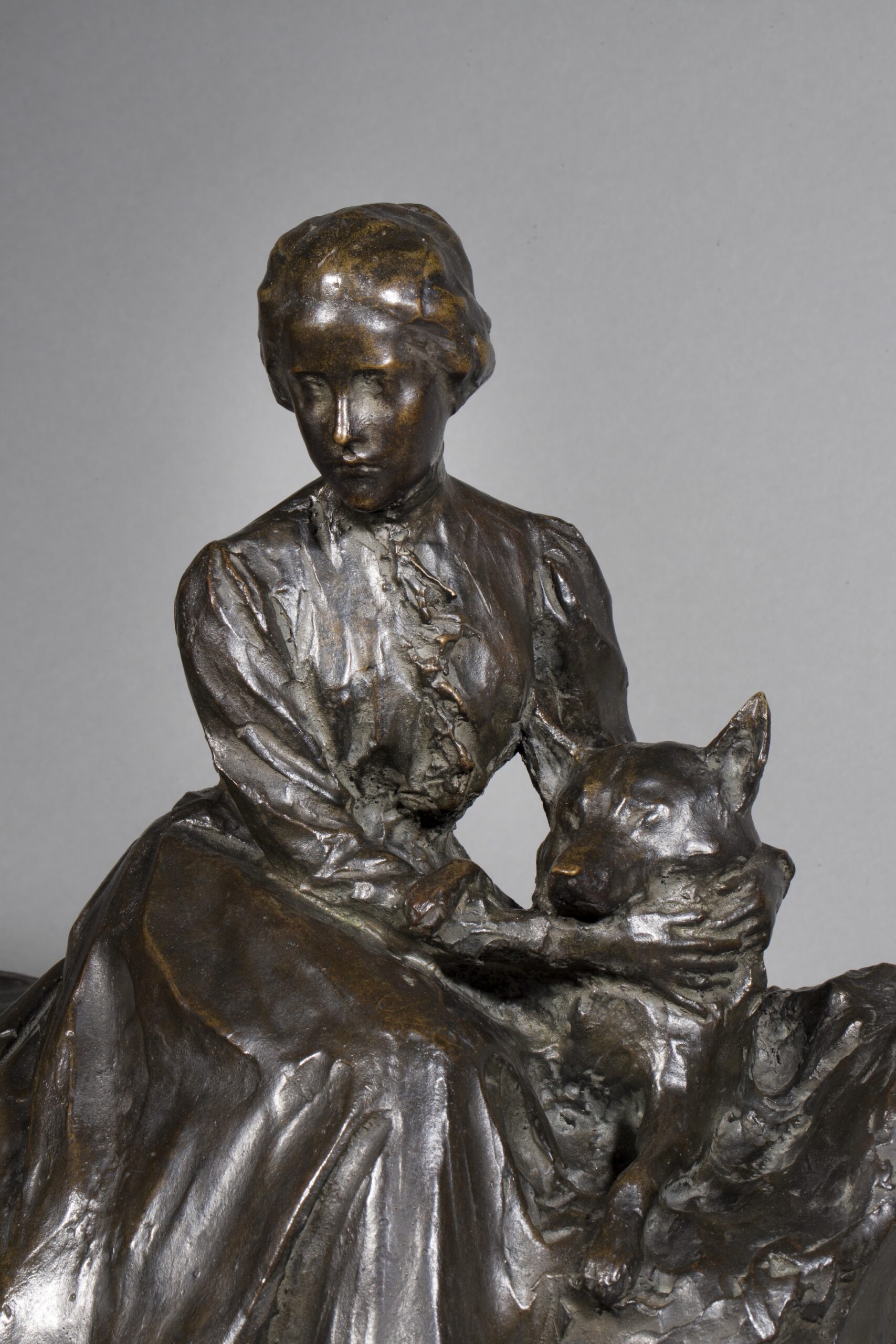 ANGELINA ASSISE ET LE CHIEN – Image 9
