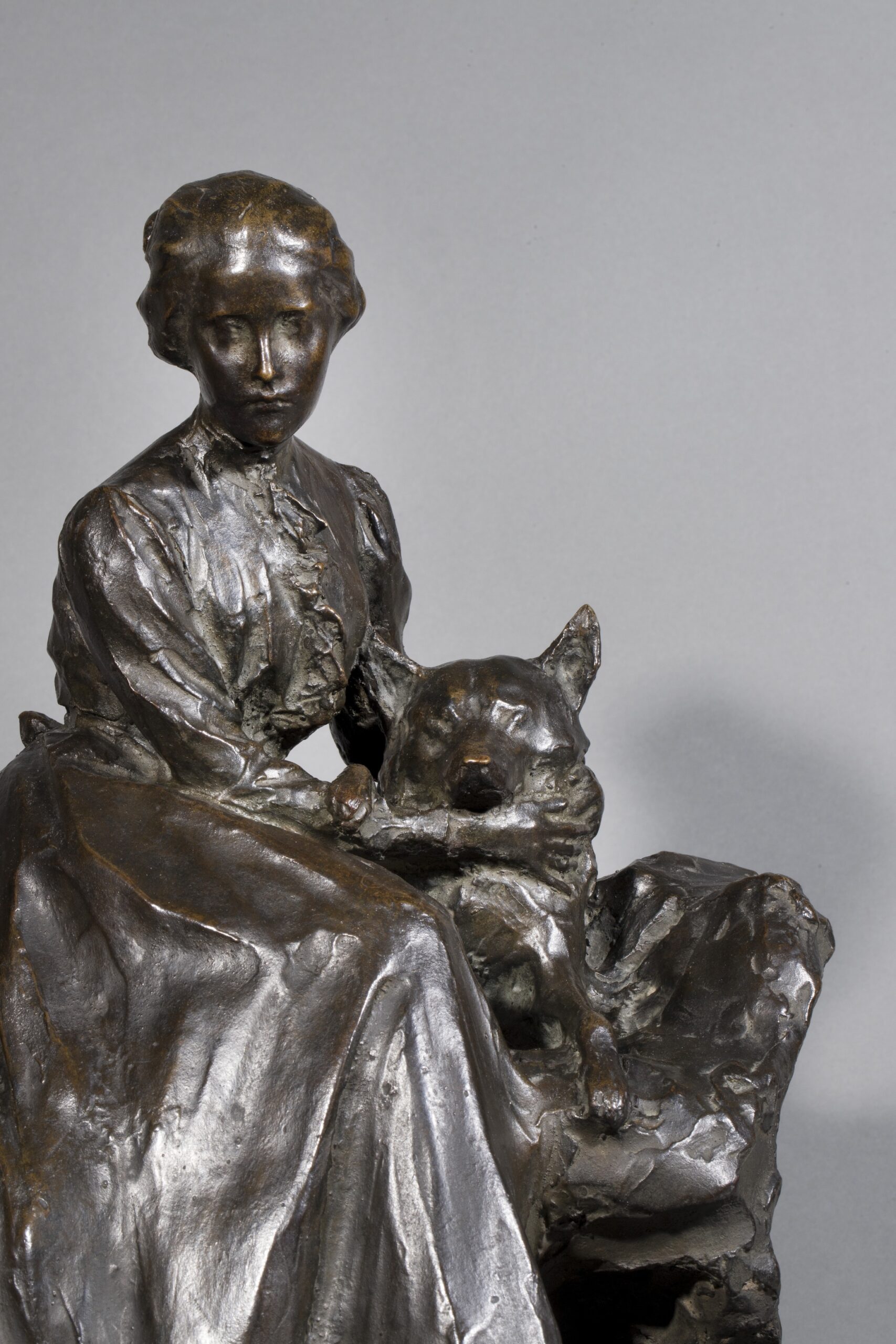 ANGELINA ASSISE ET LE CHIEN – Image 7